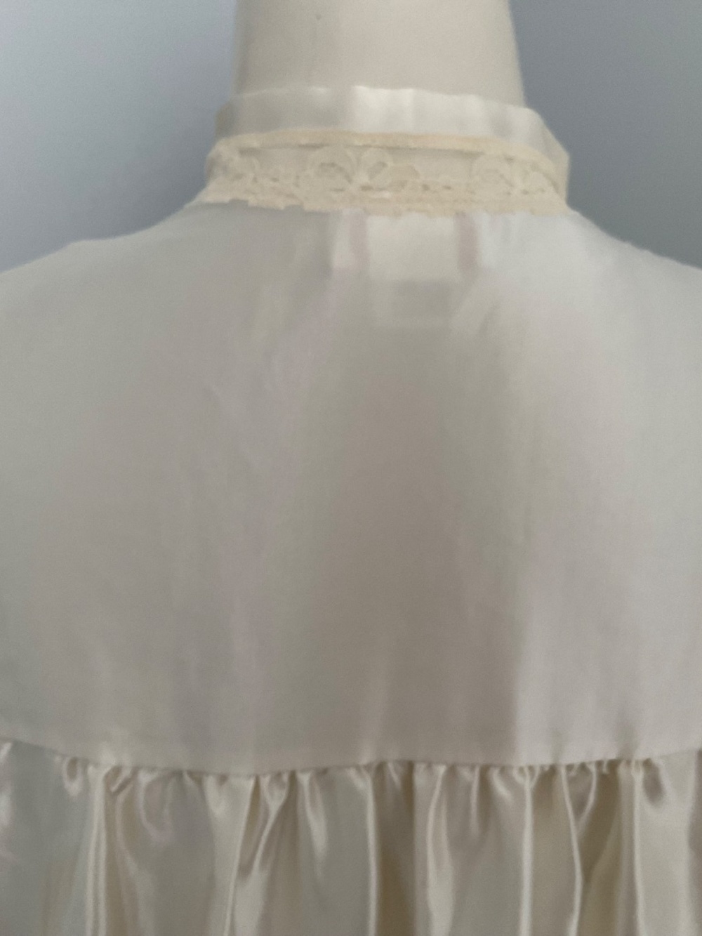 Barbizon cream night gown,M. - Picture 5 of 7